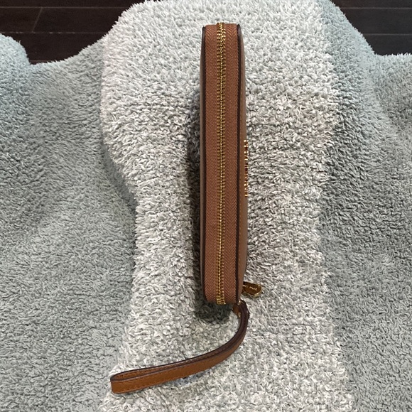 Michael Kors wristlet purse - Picture 7 of 10